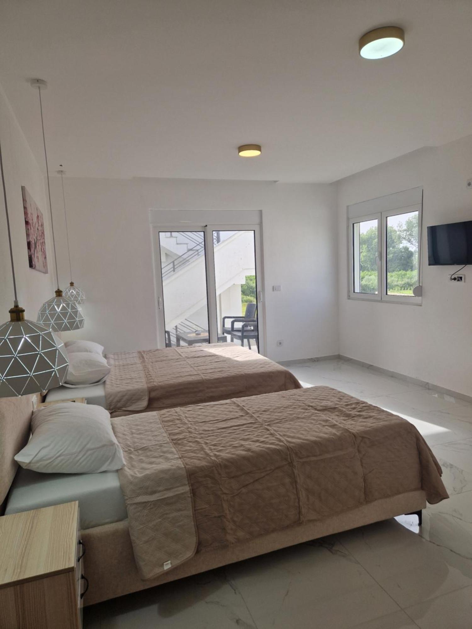 Ivana Apartments Ulcinj Bagian luar foto